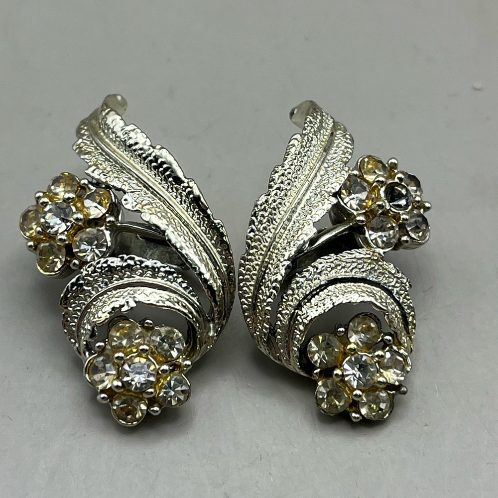Elegant Vintage Coro Light Gold Tone Rhinestone Clip on Earrings Luxe Retro